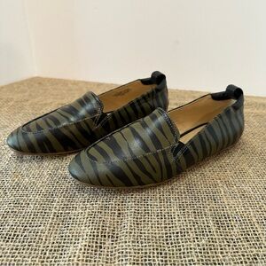 TALBOTS SIZE 5.5 M LEATHER NWOT GREEN & BLACK ANIMAL PRINT DRIVING SHOES LOAFERS